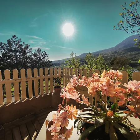 مزرعة للإقامة Herbal With A Terrace On A Distillation Farm